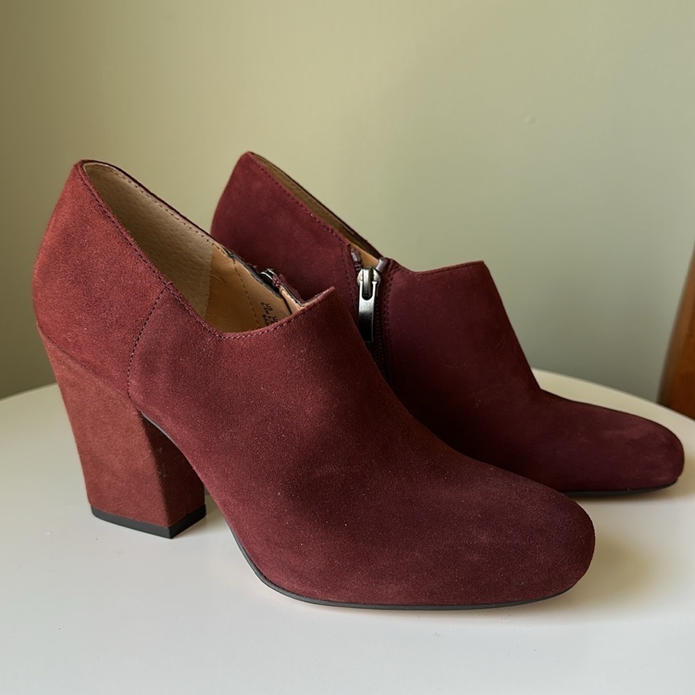 Franco Sarto Suede Side Zip Heeled Booties Merlot Size 6.5 Flawed
